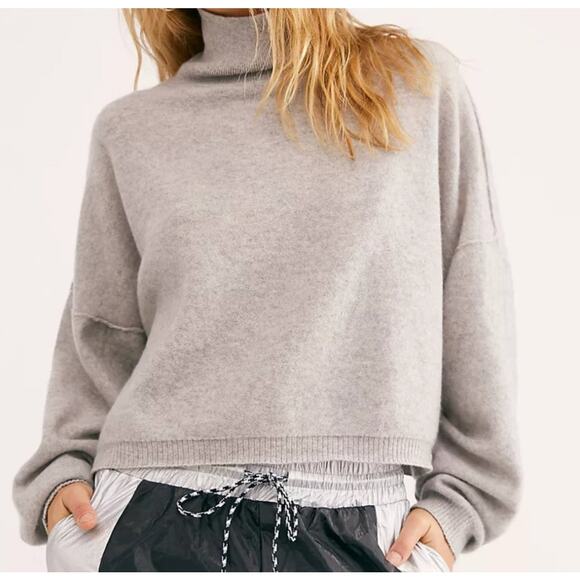 Free People Sweaters - FREE PEOPLE So Low So High Cashmere Sweater Size M Grey Turtleneck Cropped